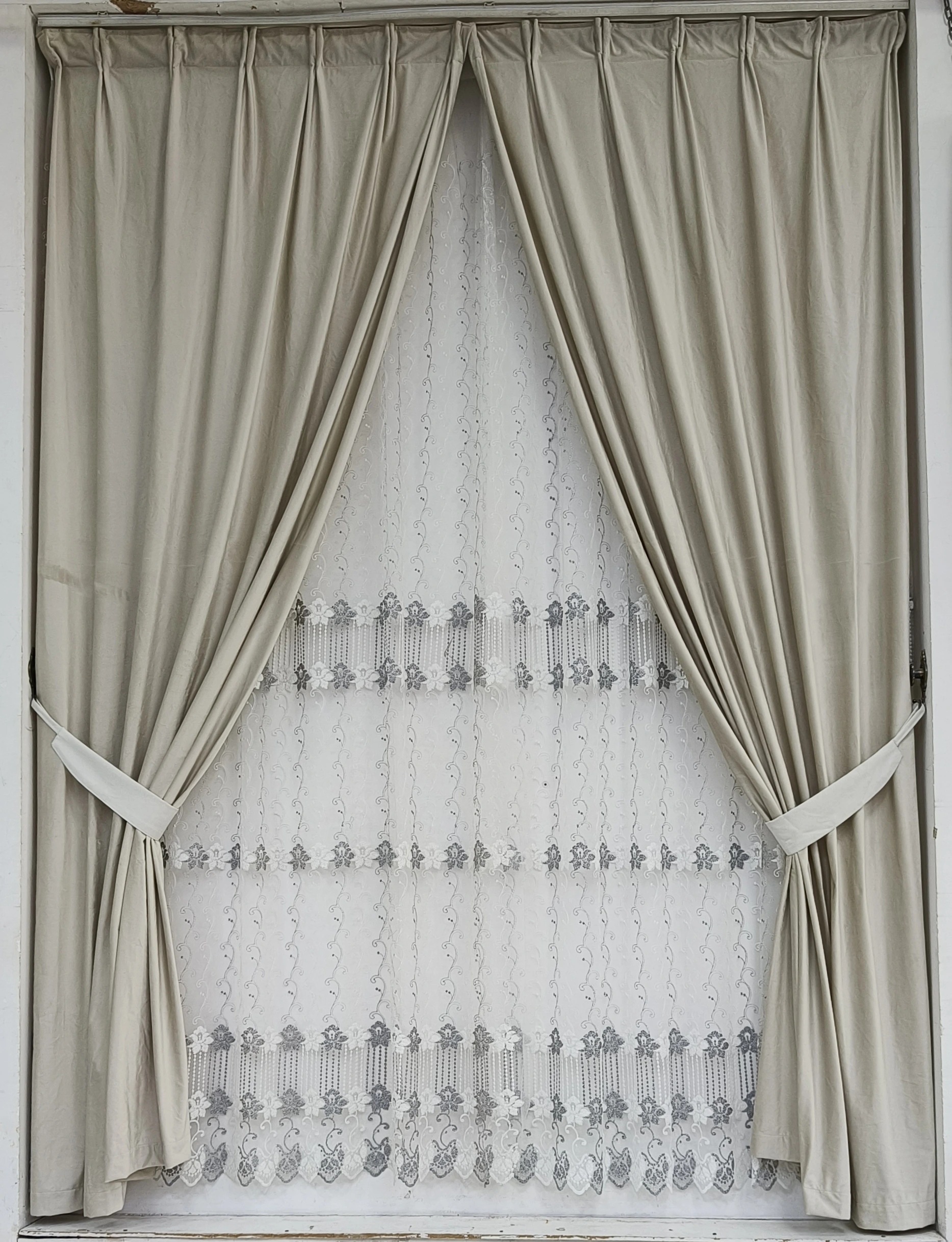 Premium Quality Velvet Curtains Online